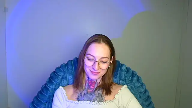 Snapshot of Esmi_Winter chatting on 02-24-26, 06:33 Esmi Winter online show from 02-24-26, 06:33