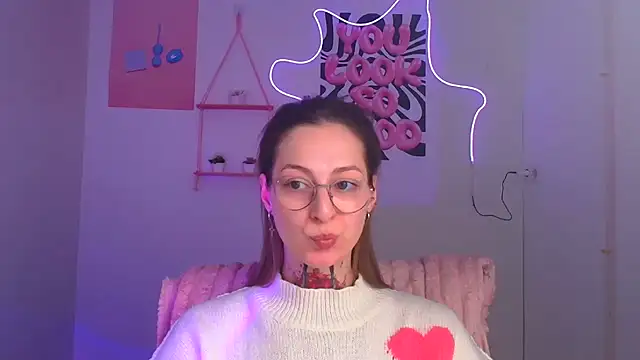 Esmi Winter online show from 03-20-26, 06:35