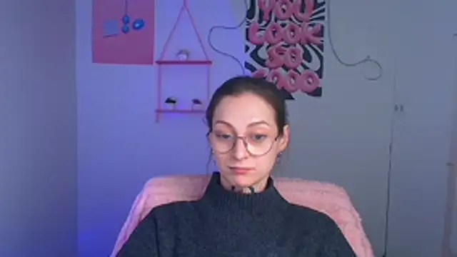 Snapshot of Esmi_Winter chatting on 04-23-26, 11:42 Esmi Winter online show from 04-23-26, 11:42