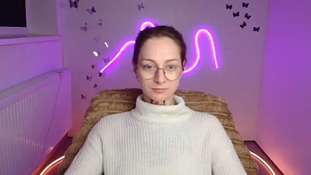 Snapshot of Esmi_Winter chatting on 04-27-26, 11:41 Esmi Winter online show from 04-27-26, 11:41