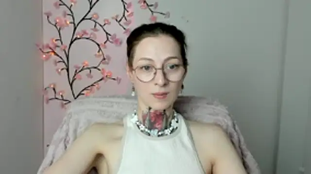 Snapshot of Esmi_Winter chatting on 05-06-26, 11:26 Esmi Winter online show from 05-06-26, 11:26