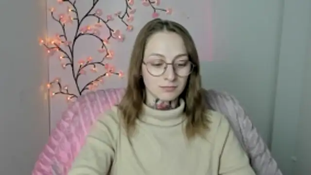 Snapshot of Esmi_Winter chatting on 05-11-26, 06:16 Esmi Winter online show from 05-11-26, 06:16