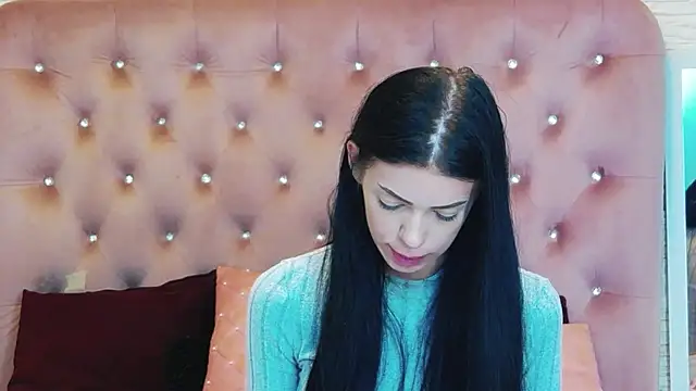 PeachyElla26 online show from 02-13-26, 05:58