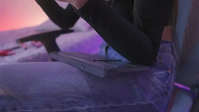 Shopie Colucci online show from 03-30-26, 01:45