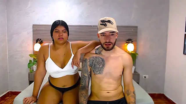 Snapshot of Paulina_And_Tayron chatting on 02-13-26, 07:10 Paulina And Tayron online show from 02-13-26, 07:10