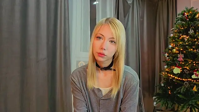 Snapshot of UWU_flower chatting on 02-16-26, 01:29 UWU flower online show from 02-16-26, 01:29