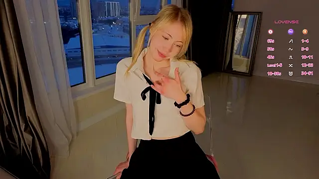 UWU flower online show from 03-06-26, 01:40