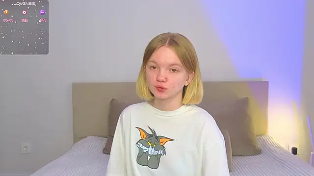 Snapshot of StellaBunny chatting on 03-19-26, 04:05 StellaBunny online show from 03-19-26, 04:05