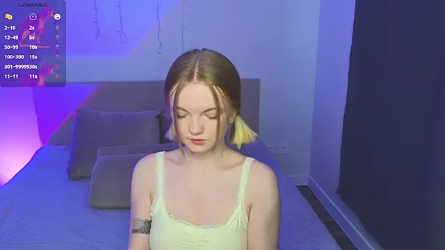 Snapshot of StellaBunny chatting on 04-28-26, 04:06 StellaBunny online show from 04-28-26, 04:06