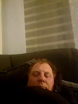 Snapshot of Demik71 chatting on 02-20-26, 07:25 Demik71 online show from 02-20-26, 07:25