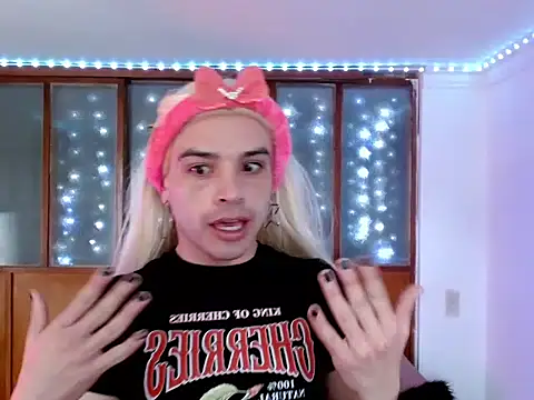 Snapshot of DanniHotBoy02 chatting on 02-27-26, 12:38 DanniHotBoy02 online show from 02-27-26, 12:38