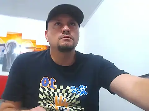 Snapshot of thomax10 chatting on 02-13-26, 07:10 thomax10 online show from 02-13-26, 07:10