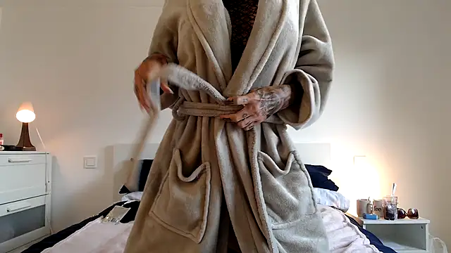 Sophie-Logan-Ink online show from 04-03-26, 08:45