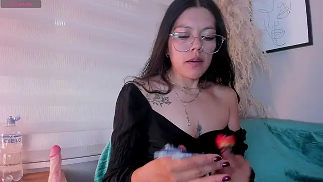 Snapshot of Lanadelrey_1 chatting on 02-13-26, 02:46 Lanadelrey 1 online show from 02-13-26, 02:46