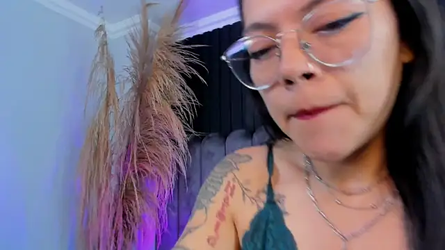 Snapshot of Lanadelrey_1 chatting on 02-20-26, 12:16 Lanadelrey 1 online show from 02-20-26, 12:16