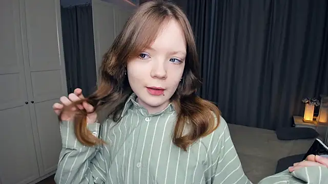 Snapshot of LavenderMitten chatting on 02-27-26, 05:07 LavenderMitten online show from 02-27-26, 05:07