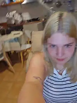 Snapshot of Dulcexpecado chatting on 05-12-26, 08:39 Dulcexpecado online show from 05-12-26, 08:39