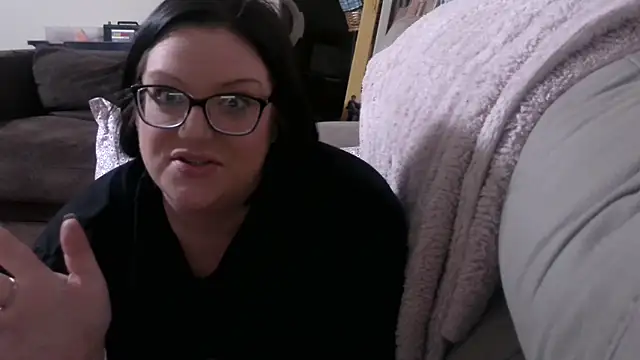 FreaksOffALeash3261 online show from 04-21-26, 03:46