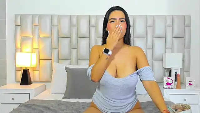 paola katy dicks online show from 04-17-26, 08:01