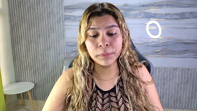 Sophie19   online show from 05-22-26, 12:00