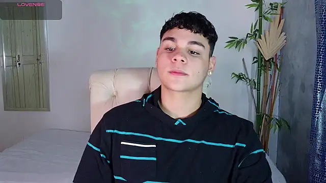 Snapshot of eithan_jonnes chatting on 02-12-26, 05:30 eithan jonnes online show from 02-12-26, 05:30