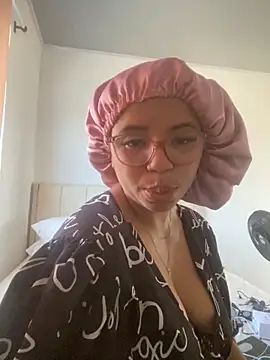 Lucy strong1 online show from 02-13-26, 07:43