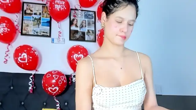 Snapshot of catalina_santana4 chatting on 02-14-26, 03:47 catalina santana4 online show from 02-14-26, 03:47