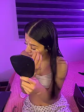 Snapshot of Deva_00 chatting on 02-14-26, 12:40 Deva 00 online show from 02-14-26, 12:40