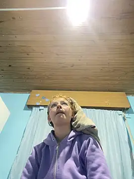 Snapshot of Luna33- chatting on 05-24-26, 01:43 Luna33- online show from 05-24-26, 01:43