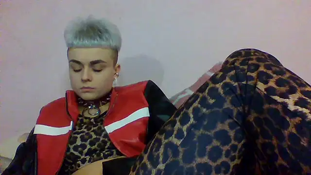 Snapshot of AlisaDear257 chatting on 02-25-26, 01:21 AlisaDear257 online show from 02-25-26, 01:21