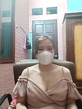 Snapshot of Trang26 chatting on 02-17-26, 04:02 Trang26 online show from 02-17-26, 04:02