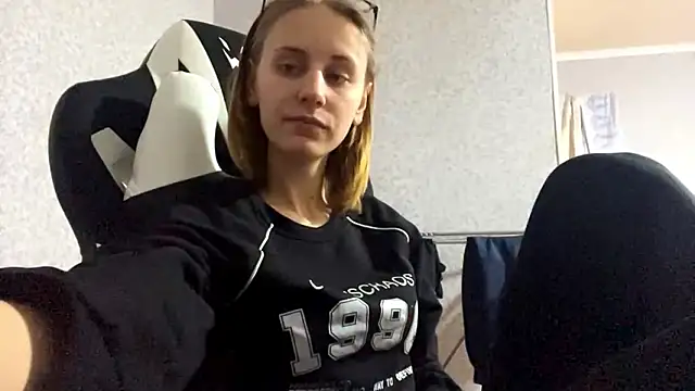 Snapshot of Sweety_Burger chatting on 02-18-26, 04:14 Sweety Burger online show from 02-18-26, 04:14