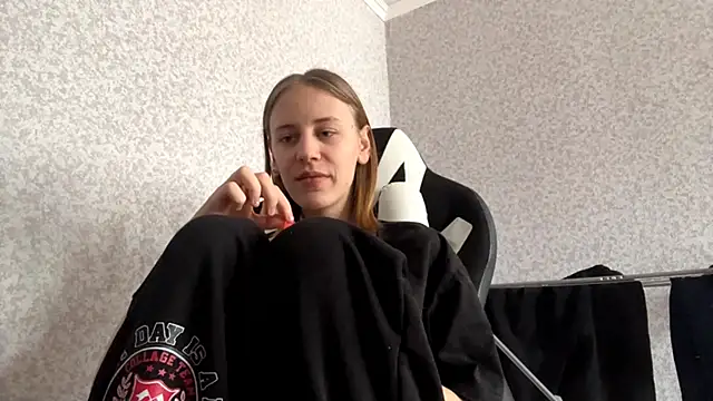 Snapshot of Sweety_Burger chatting on 02-25-26, 12:04 Sweety Burger online show from 02-25-26, 12:04