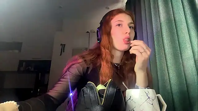 Snapshot of AliceCarrol chatting on 02-16-26, 02:13 AliceCarrol online show from 02-16-26, 02:13