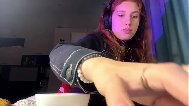 Snapshot of AliceCarrol chatting on 02-26-26, 02:27 AliceCarrol online show from 02-26-26, 02:27