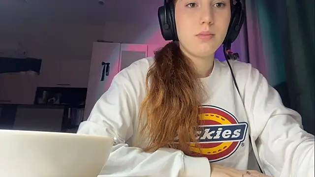 Snapshot of AliceCarrol chatting on 02-28-26, 08:32 AliceCarrol online show from 02-28-26, 08:32