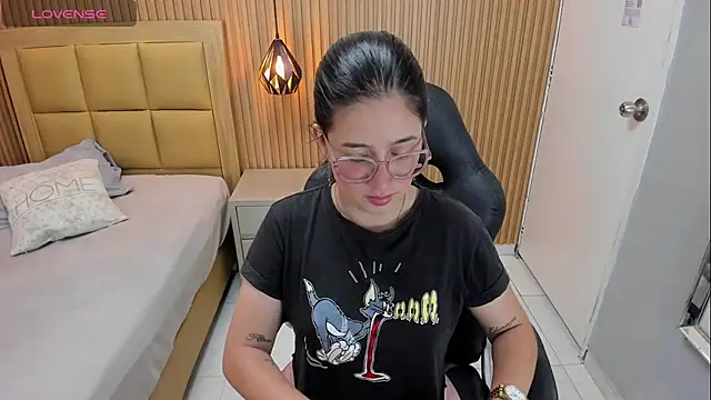 Snapshot of SAMANTHAFIORE1 chatting on 02-16-26, 12:23 SAMANTHAFIORE1 online show from 02-16-26, 12:23