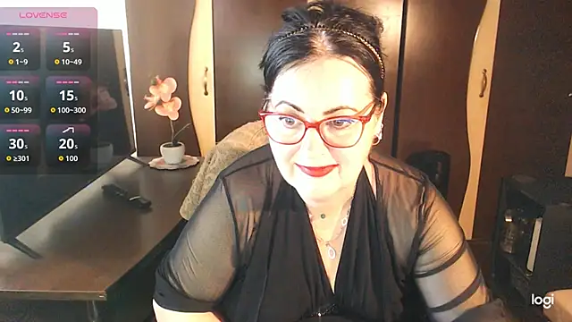 Snapshot of exiMIlf chatting on 06-08-26, 10:48 exiMIlf online show from 06-08-26, 10:48