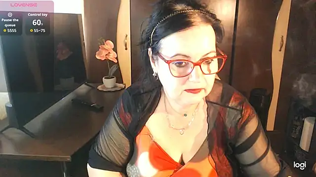 Snapshot of exiMIlf chatting on 06-19-26, 02:10 exiMIlf online show from 06-19-26, 02:10