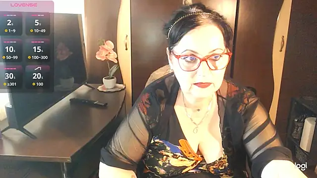 Snapshot of exiMIlf chatting on 06-20-26, 11:13 exiMIlf online show from 06-20-26, 11:13