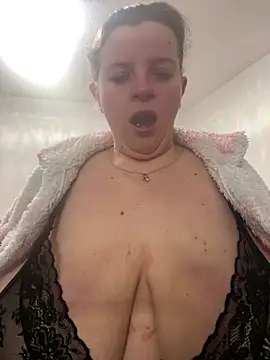 Snapshot of Laura-Loveyou chatting on 02-27-26, 06:08 Laura-Loveyou online show from 02-27-26, 06:08