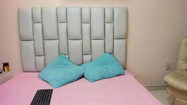 Snapshot of sugar_doll1 chatting on 02-20-26, 10:54 sugar doll1 online show from 02-20-26, 10:54