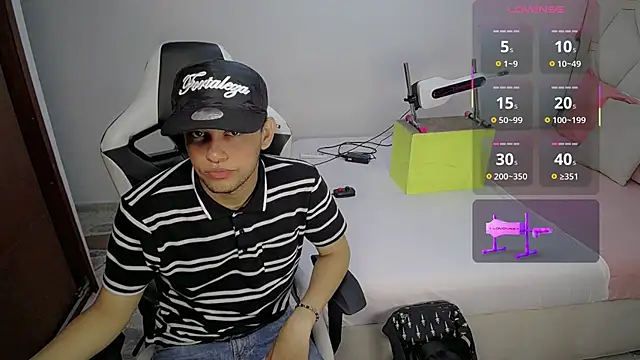 Snapshot of Top_and_bottom chatting on 02-24-26, 09:46 Top and bottom online show from 02-24-26, 09:46