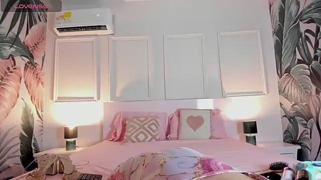 Snapshot of Hada_Magica chatting on 02-19-26, 06:59 Hada Magica online show from 02-19-26, 06:59