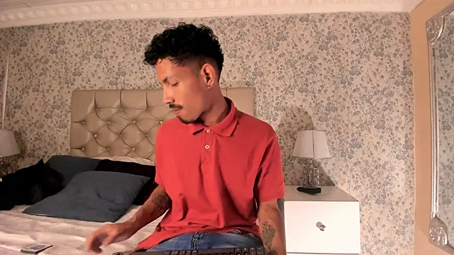 NoaahTylor online show from 04-07-26, 04:02