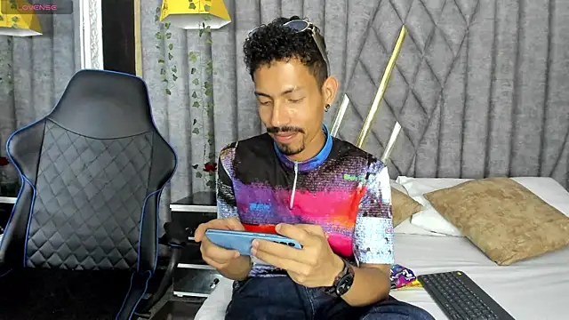 NoaahTylor online show from 07-10-26, 04:06