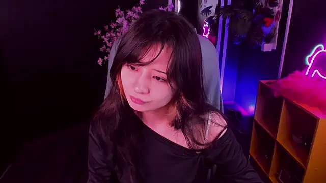 Snapshot of May_Ling chatting on 06-21-26, 11:24 May Ling online show from 06-21-26, 11:24