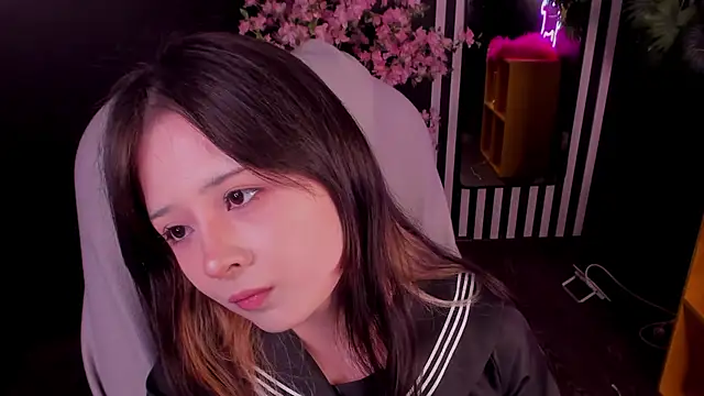 Snapshot of May_Ling chatting on 07-26-26, 11:39 May Ling online show from 07-26-26, 11:39