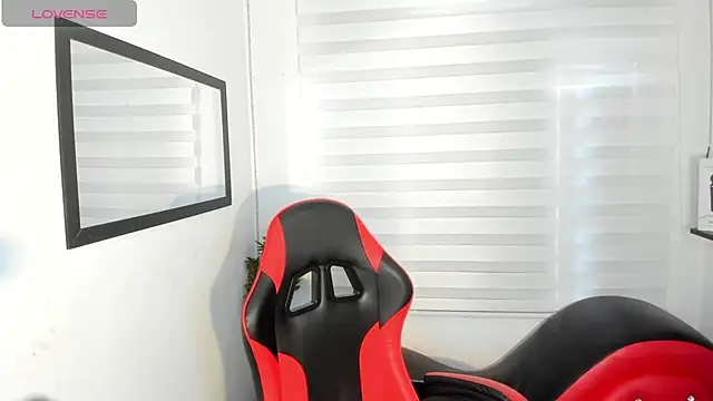 Emily Jonesh online show from 04-11-26, 12:53