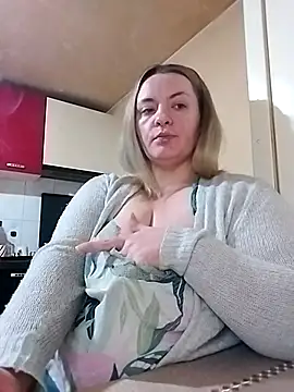 Snapshot of HotStepmommy4 chatting on 02-12-26, 10:05 HotStepmommy4 online show from 02-12-26, 10:05